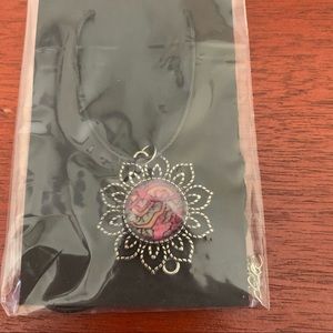 2/$20 ONE OF A KIND HM flower pendant necklace